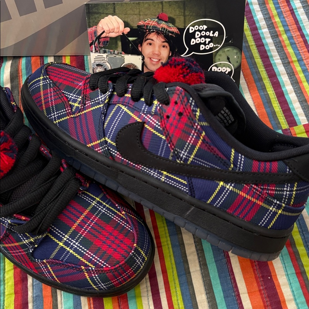 Nike sb Nardwuar Plaid Sneakers - Black, Red, and Blue size 7.5 new in box - Picture 2 of 14